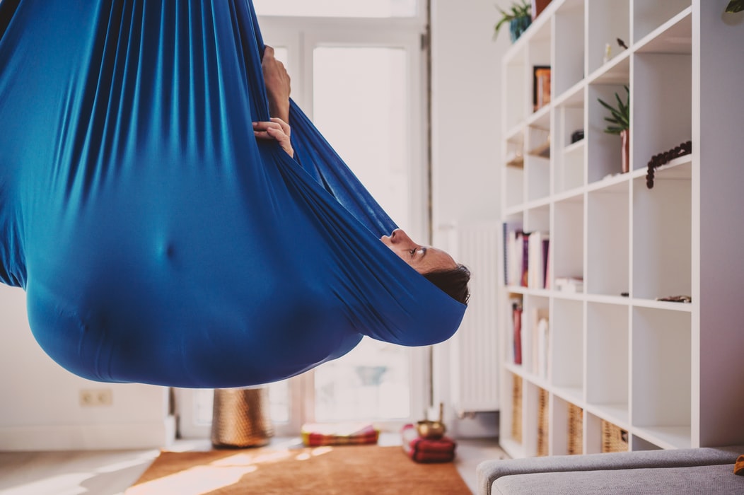 Aerial Yoga Tuch: Eine neue Art, fit zu bleiben